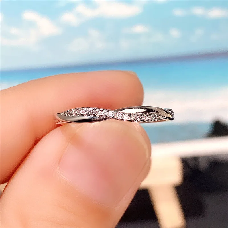 Huitan Fashion Contracted Design Women's Ring with Brilliant White Cubic Zirconia Wedding Party Daily Wearable Statement Jewelry