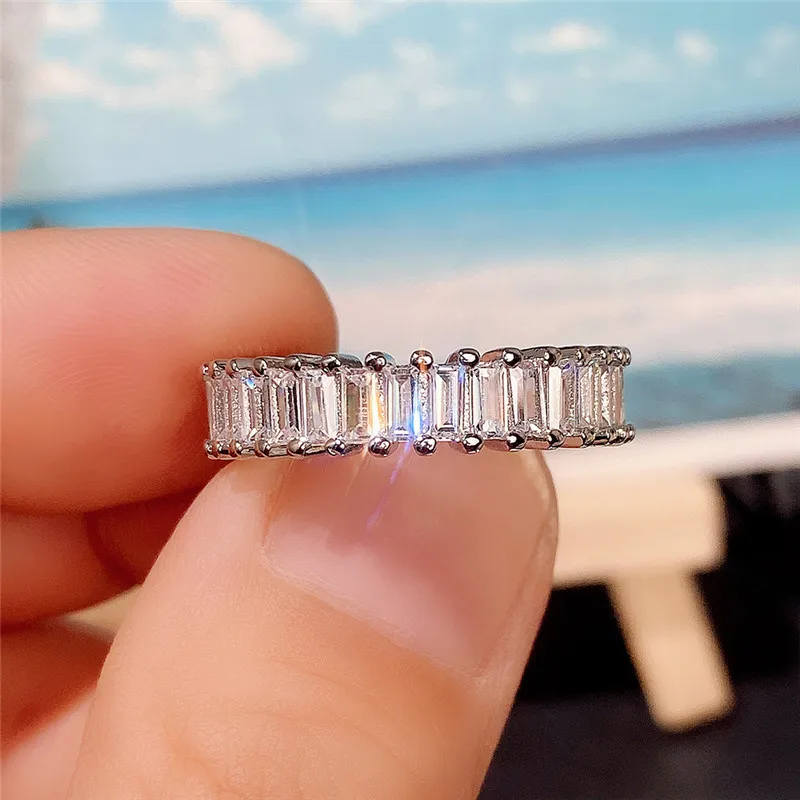 Huitan Fashion Contracted Design Women's Ring with Brilliant White Cubic Zirconia Wedding Party Daily Wearable Statement Jewelry