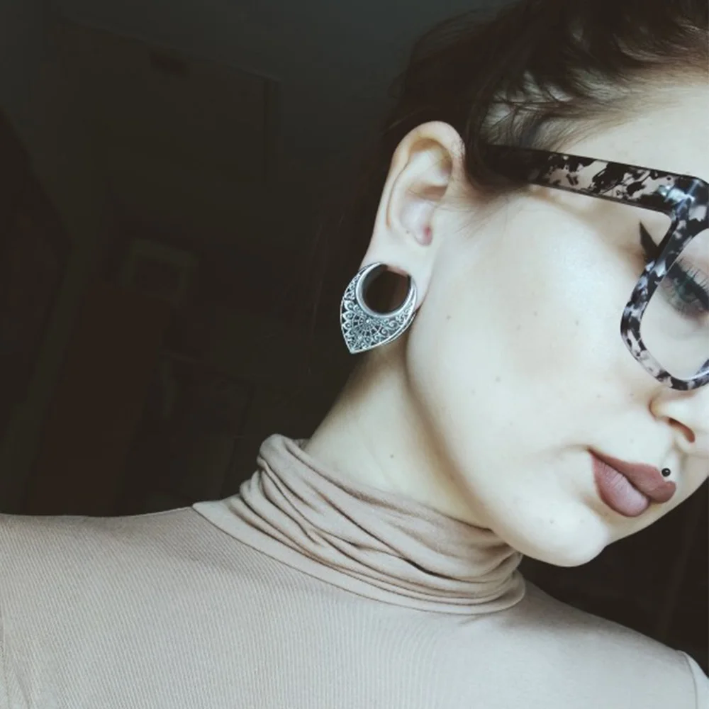 Twolobes 2PCS Vintage 316 Stainless Steel New Saddle Tunnels Hangers Gauges Plugs Piercing Body Jewelry Gift (8-25mm)