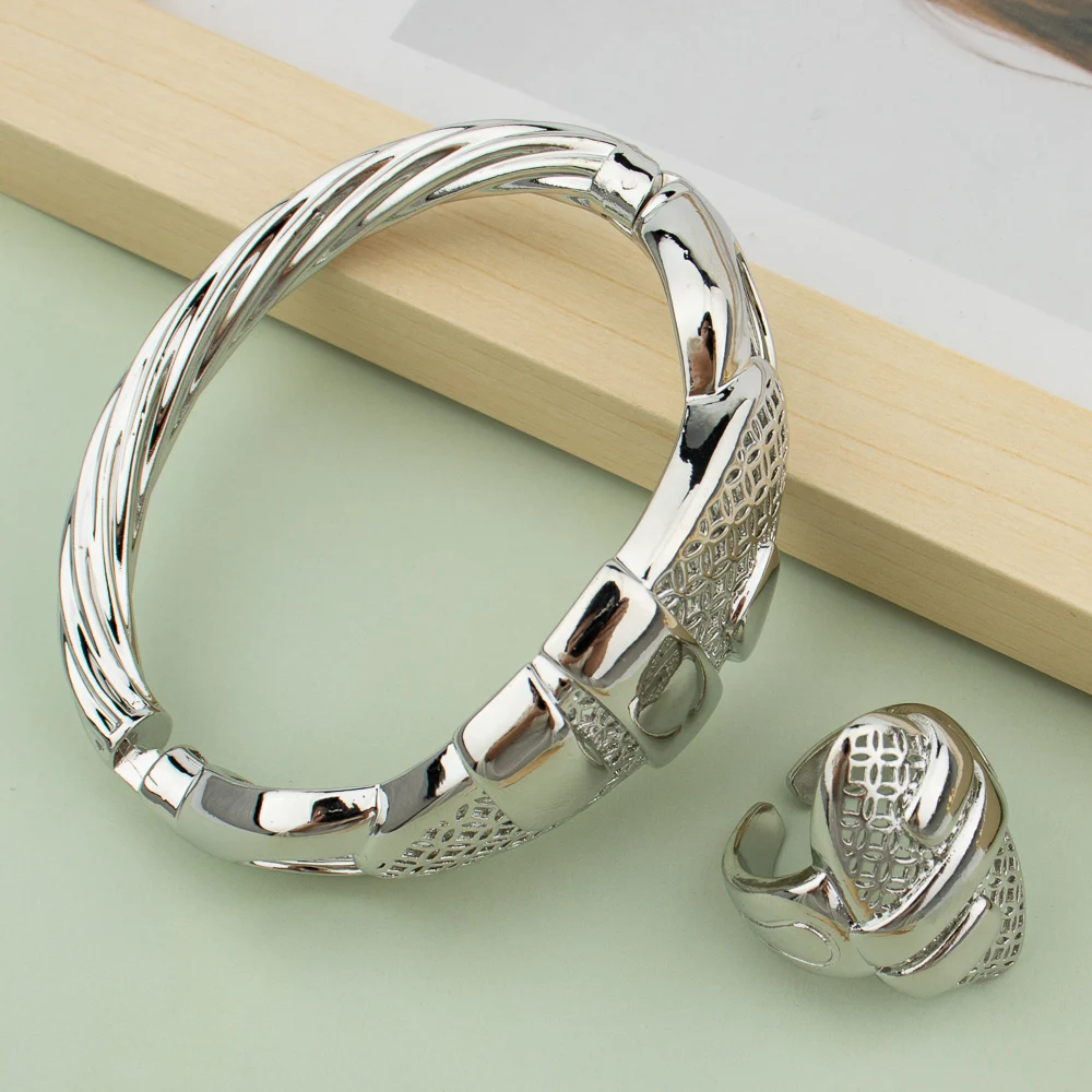 Cuff Bangle With Ring For Women 18K Gold Plated Bracelet Jewelry Nigerian Wedding Party Gift Dubai Hollow Out Design Bracelet