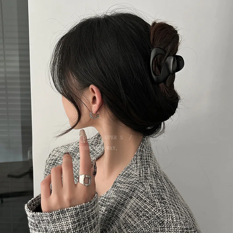 New Women Elegant Simplicity Hollow Geometric Metal Hair Claw Vintage Hair Clips Ponytail Claw Clip Fashion Hair Accessories