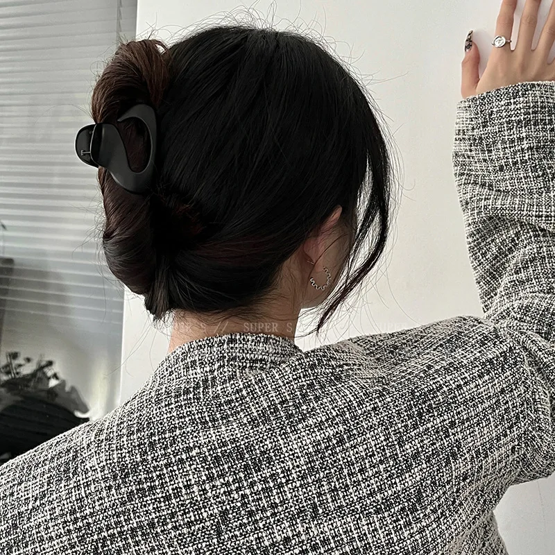 New Women Elegant Simplicity Hollow Geometric Metal Hair Claw Vintage Hair Clips Ponytail Claw Clip Fashion Hair Accessories