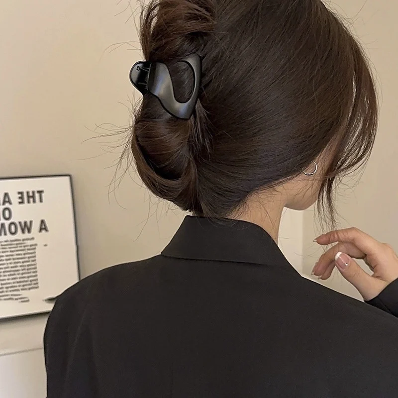 New Women Elegant Simplicity Hollow Geometric Metal Hair Claw Vintage Hair Clips Ponytail Claw Clip Fashion Hair Accessories
