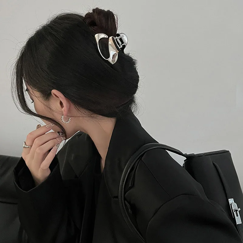 New Women Elegant Simplicity Hollow Geometric Metal Hair Claw Vintage Hair Clips Ponytail Claw Clip Fashion Hair Accessories
