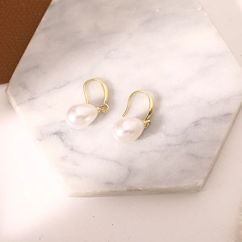 Water Drop Pearl Dangle Earrings Temperamental Women's Hook Earrings Irregular Slim Imitation Pearl Hanging Earrings brincos