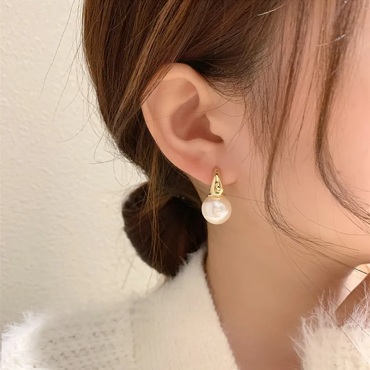 Temperament Retro Black Pearl Ball Drop Earrings for Women Luxury Design Elegant Crystal Dangle Earring Goth Jewelry Pendientes