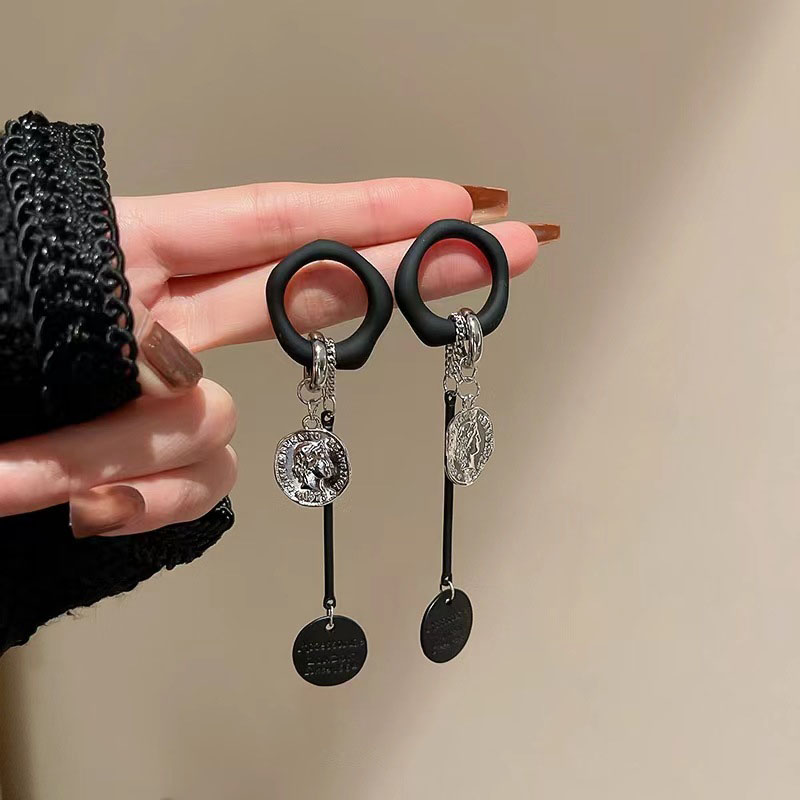 Temperament Retro Black Pearl Ball Drop Earrings for Women Luxury Design Elegant Crystal Dangle Earring Goth Jewelry Pendientes