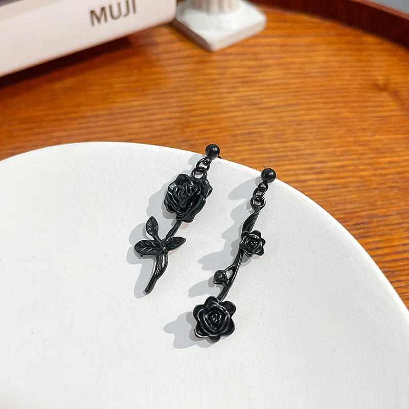 Temperament Retro Black Pearl Ball Drop Earrings for Women Luxury Design Elegant Crystal Dangle Earring Goth Jewelry Pendientes