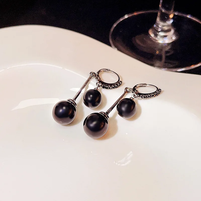 Temperament Retro Black Pearl Ball Drop Earrings for Women Luxury Design Elegant Crystal Dangle Earring Goth Jewelry Pendientes