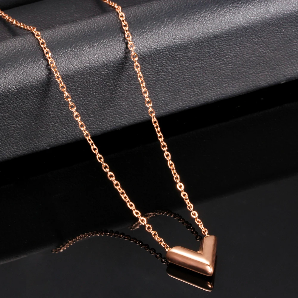 Fashion Brand V Letter Pendant Necklace For Woman Stainless Steel Women Necklace Luxury Jewelry Female Costume Accessories