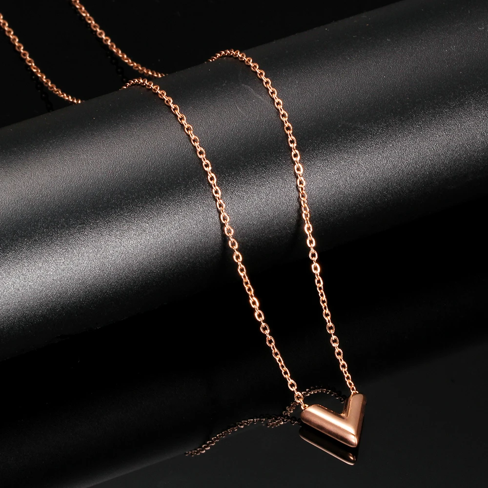 Fashion Brand V Letter Pendant Necklace For Woman Stainless Steel Women Necklace Luxury Jewelry Female Costume Accessories