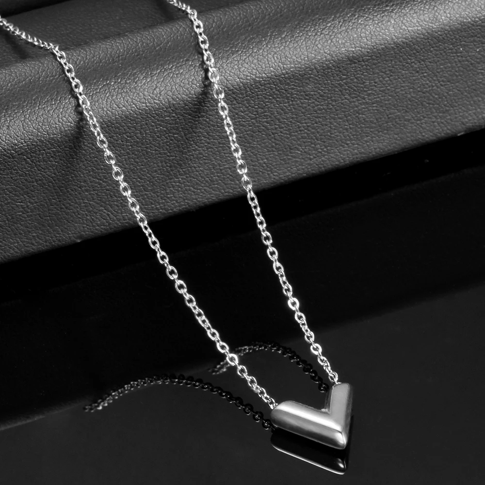 Fashion Brand V Letter Pendant Necklace For Woman Stainless Steel Women Necklace Luxury Jewelry Female Costume Accessories