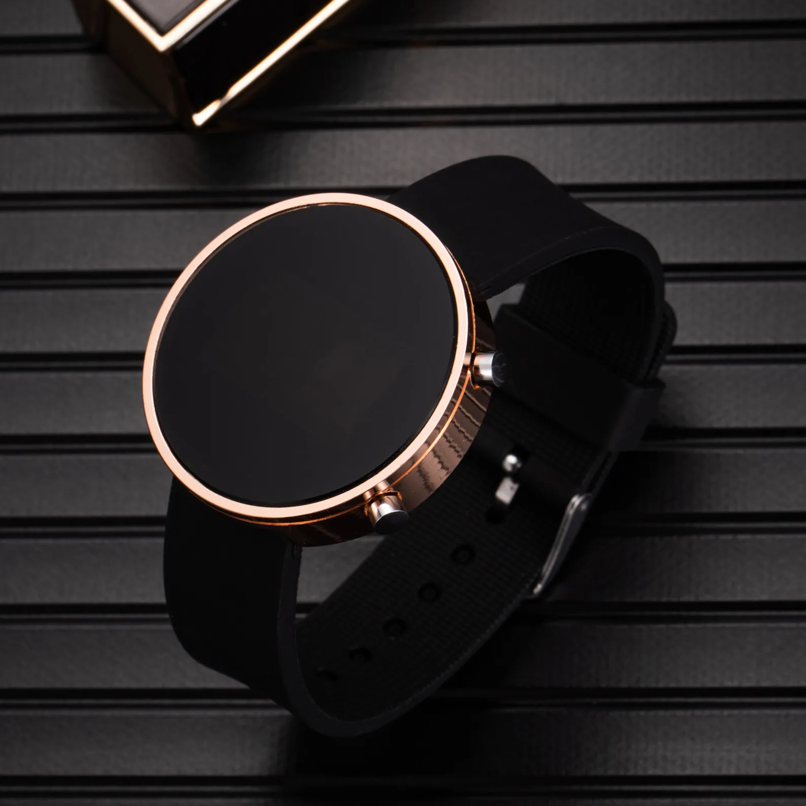 Women Digital Watch Silicone Girl Watch Personality Round Electronic Clock Waterproof Travel Outdoor Sports Digital Wristband