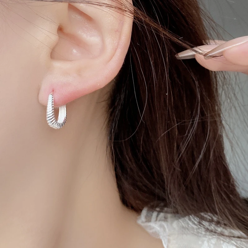 925 Sterling Silver Needle Fashion Small Hoop Earring for Women Mini Round Earrings Party Cartilage Piercing Jewelry Wholesale