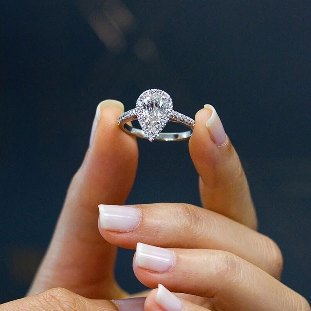 Huitan Hot Sale Water Drop Design Women Ring Micro Paved Crystal Zircon Elegant Bridal Wedding Engagement Jewelry Ring for Lover
