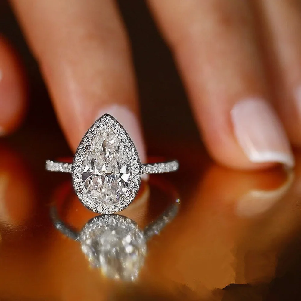 Huitan Hot Sale Water Drop Design Women Ring Micro Paved Crystal Zircon Elegant Bridal Wedding Engagement Jewelry Ring for Lover