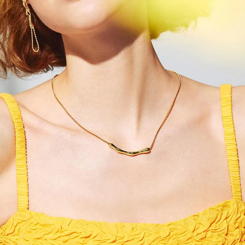 European and American Fashion Simple Stainless Steel Gold Color Collarbone Chain For Women’s Fashion Short Necklaces Jewelry