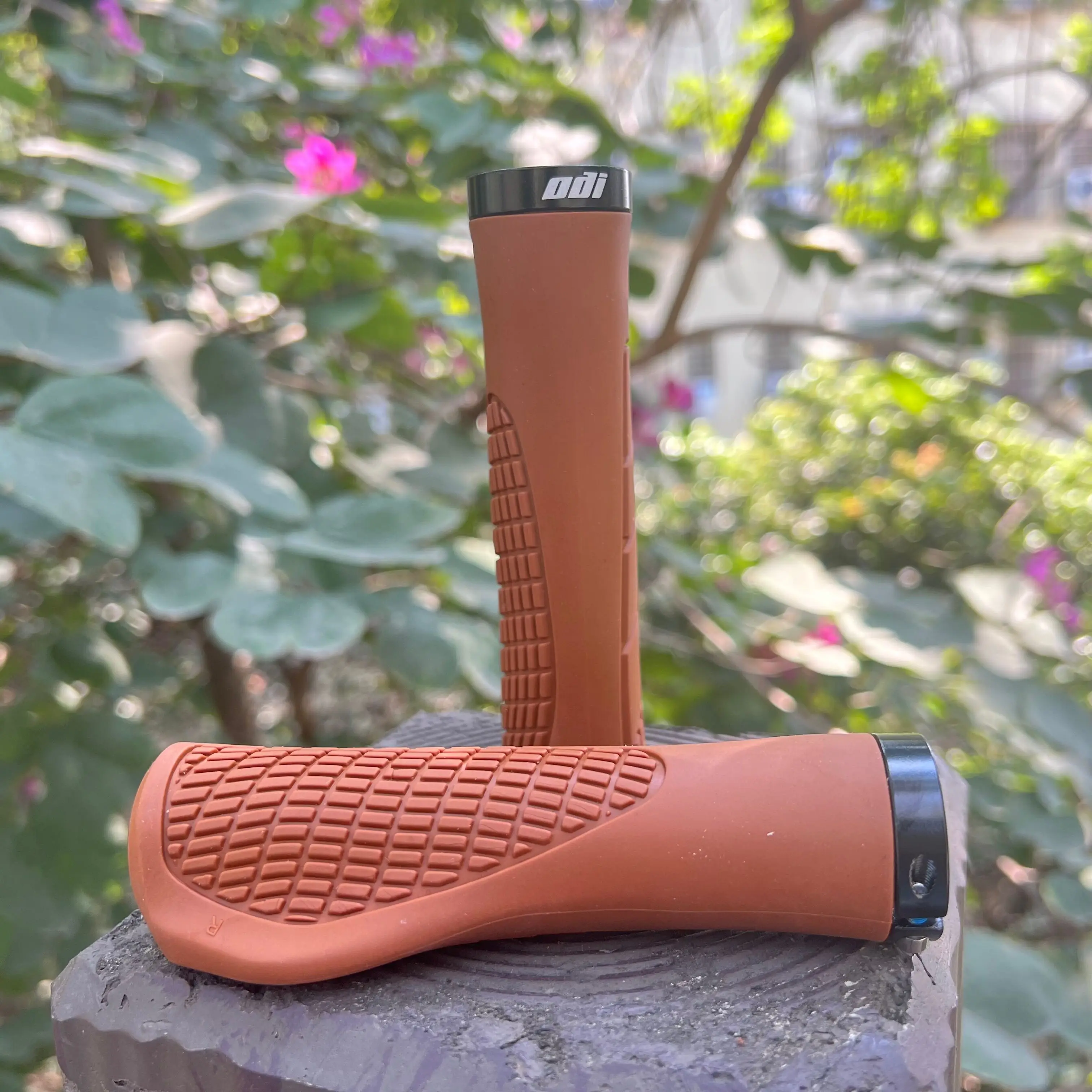 ODI MTB Bicycle Grips Shockproof Bike Handlebar Cover Anti-Slip Lockable Grips Ergonomic Cycling Rubber Ball Handle Grips