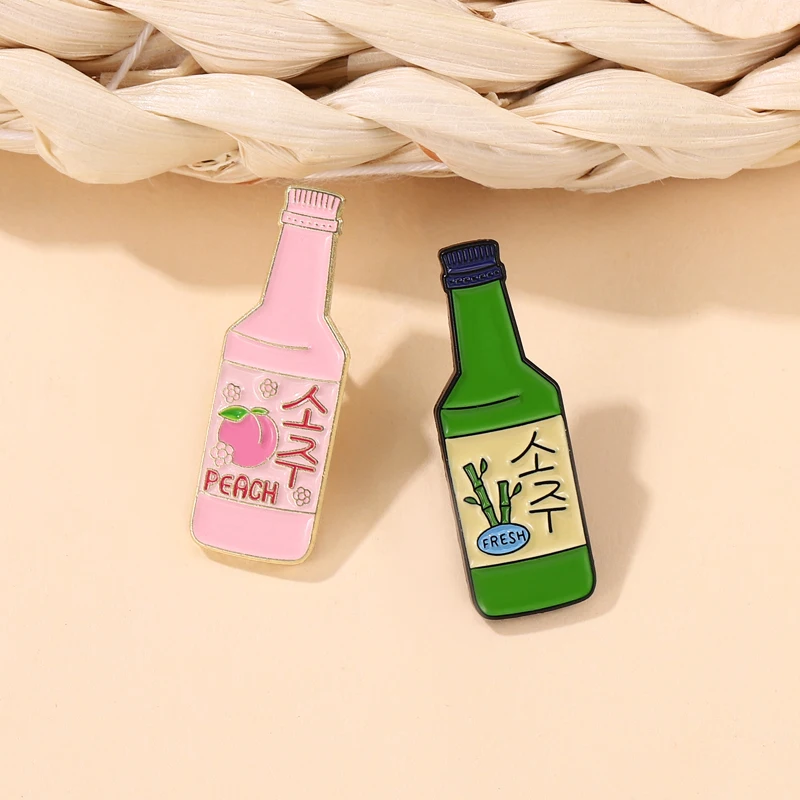 Soju Enamel Pin Korea Wine Brooch Badge Cartoon Peach Fresh Bottle Pink Green Lapel Sweater Hat Jewelry Custom Gift Wholesale