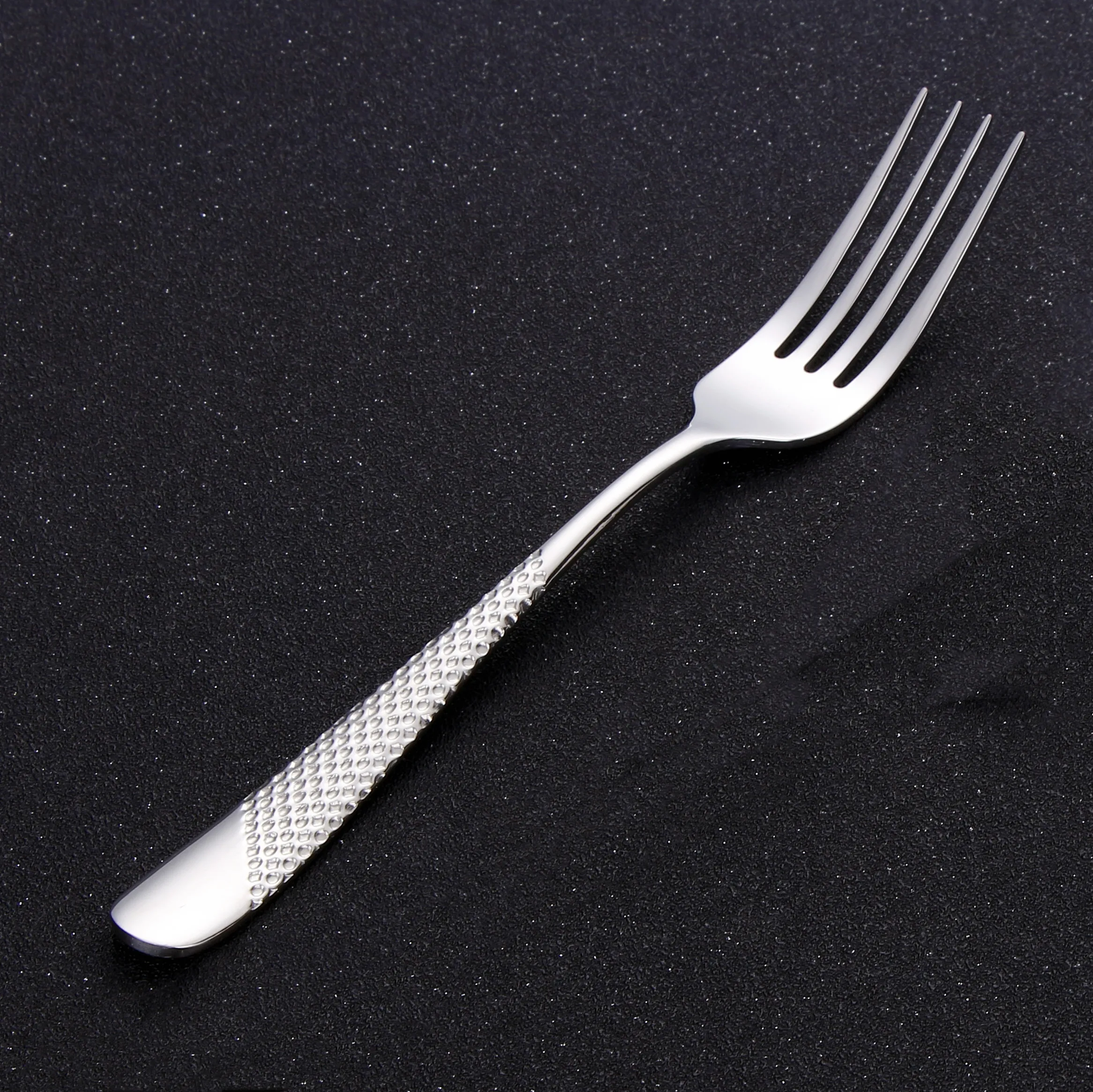 7.95“ Food Grade Stainless Steel 304 Gold Plated Dinner Forks Set Dishwasher Safe Salad Fork Table Fork Set With Hammered Handl