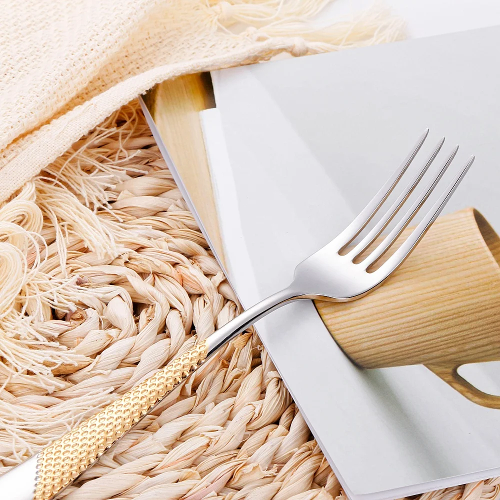 7.95“ Food Grade Stainless Steel 304 Gold Plated Dinner Forks Set Dishwasher Safe Salad Fork Table Fork Set With Hammered Handl