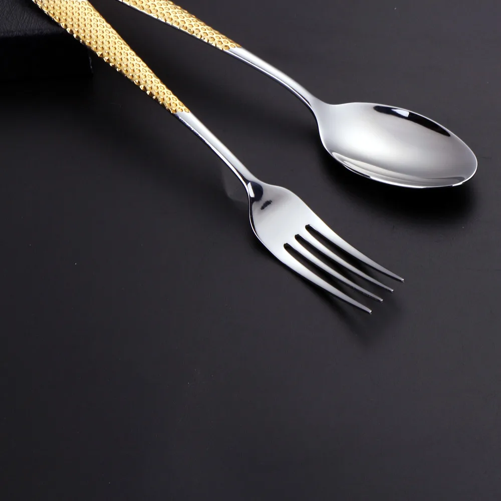 7.95“ Food Grade Stainless Steel 304 Gold Plated Dinner Forks Set Dishwasher Safe Salad Fork Table Fork Set With Hammered Handl