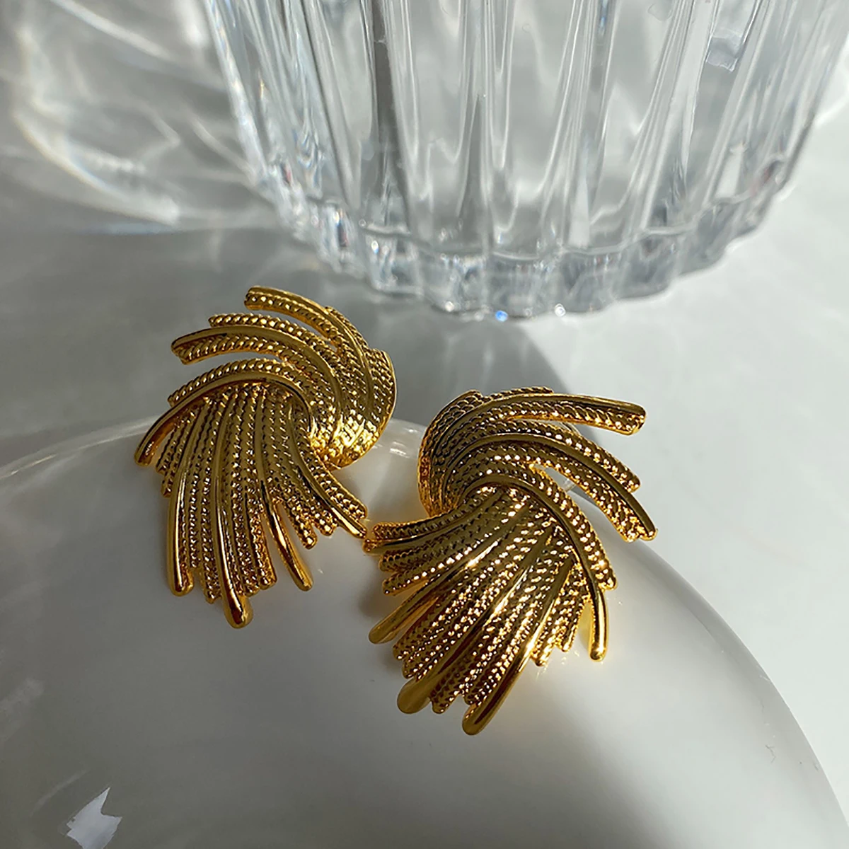 AENSOA Punk Irregular Metal Twist Big Geometric Earrings Unique Gold Color Drop Earrings Women New Fashion Jewelry Brincos 2023
