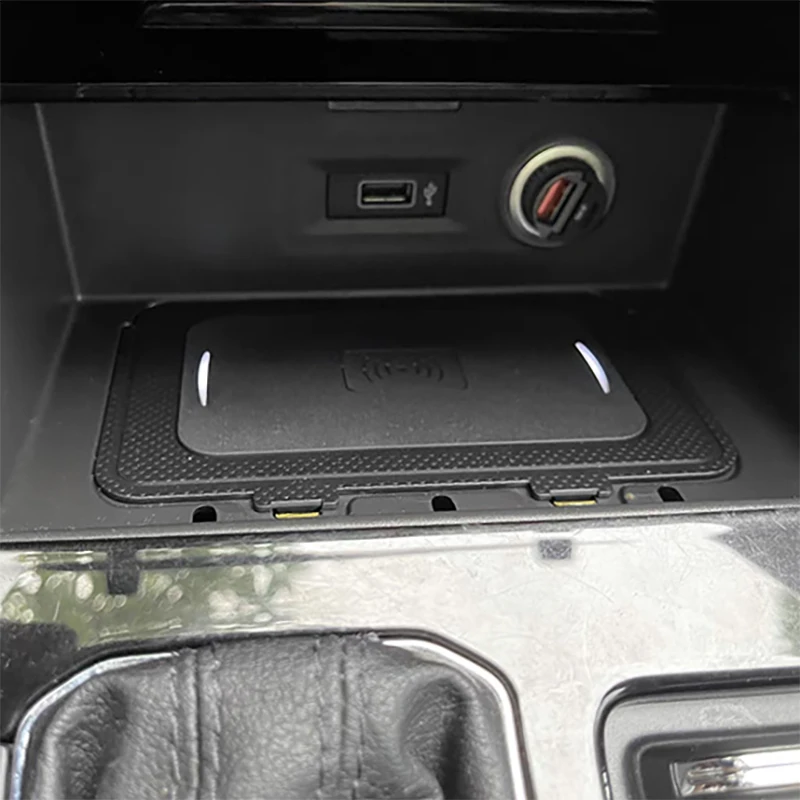 15W Car wireless charger car phone charger charging pad panel charging holder for VW Jetta MK7 Teramont T-Roc T-Cross