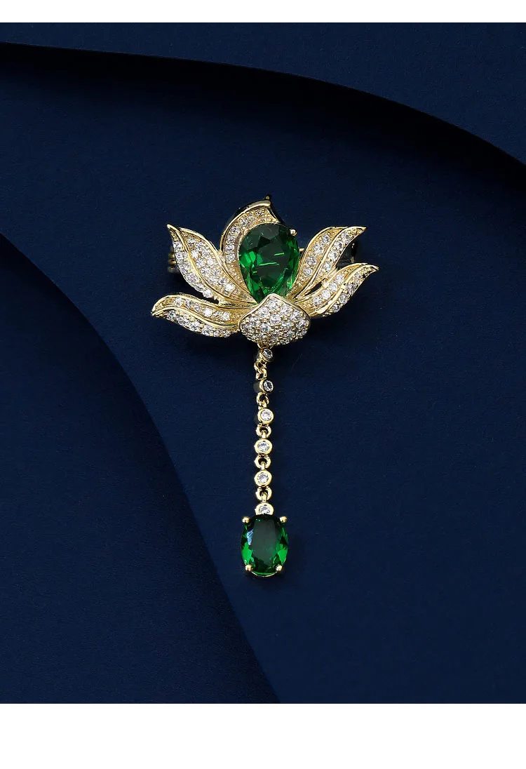 Vintage Elegant Women Classic Pendant Lotus Crystal Brooches Badges Exquisite Lady Shiny Plant Rhinestone Party Pins Jewelry