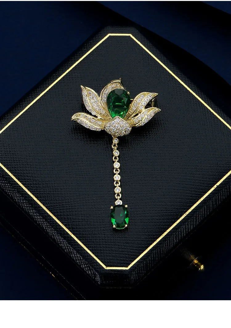 Vintage Elegant Women Classic Pendant Lotus Crystal Brooches Badges Exquisite Lady Shiny Plant Rhinestone Party Pins Jewelry