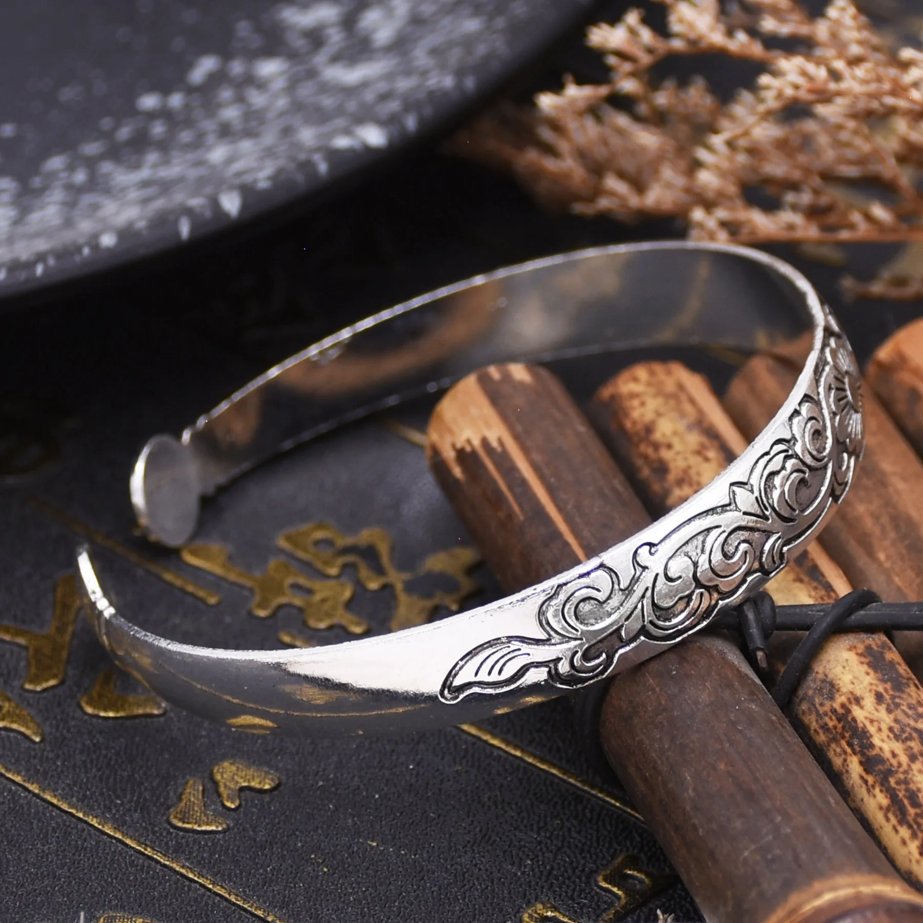 Women Cuff Bracelet Tibetan Silver Fashion Carving Vintage Boho Ethnic Bracelet Exaggerated Wide Bohemian Bracelets Female