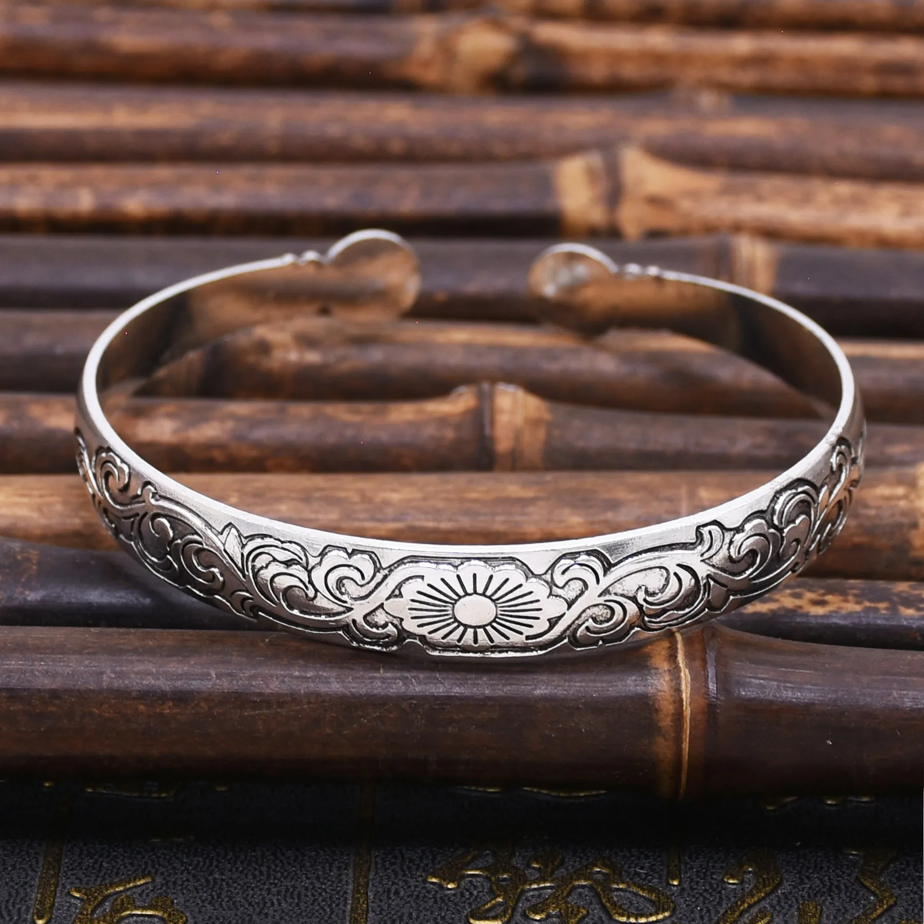 Women Cuff Bracelet Tibetan Silver Fashion Carving Vintage Boho Ethnic Bracelet Exaggerated Wide Bohemian Bracelets Female