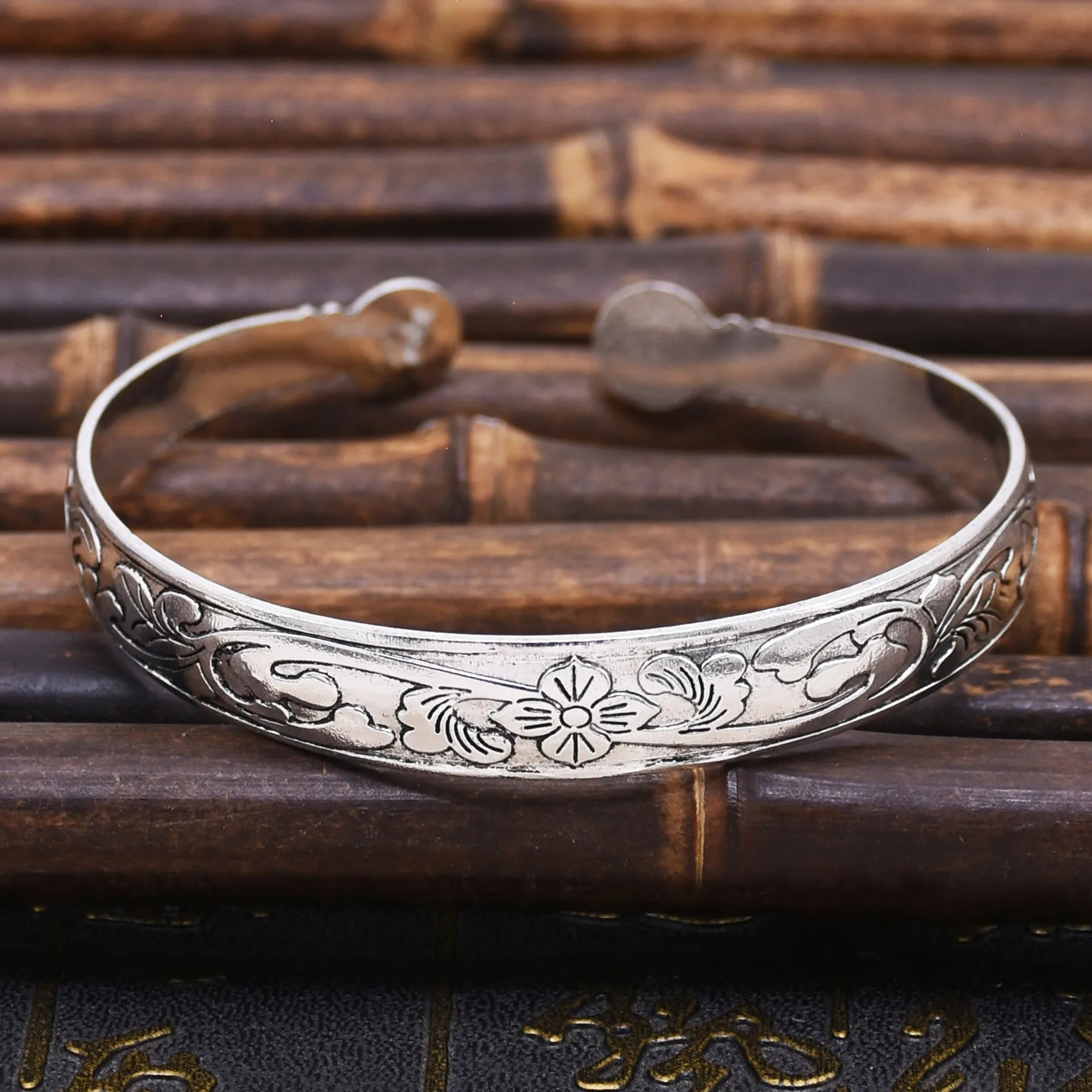 Women Cuff Bracelet Tibetan Silver Fashion Carving Vintage Boho Ethnic Bracelet Exaggerated Wide Bohemian Bracelets Female