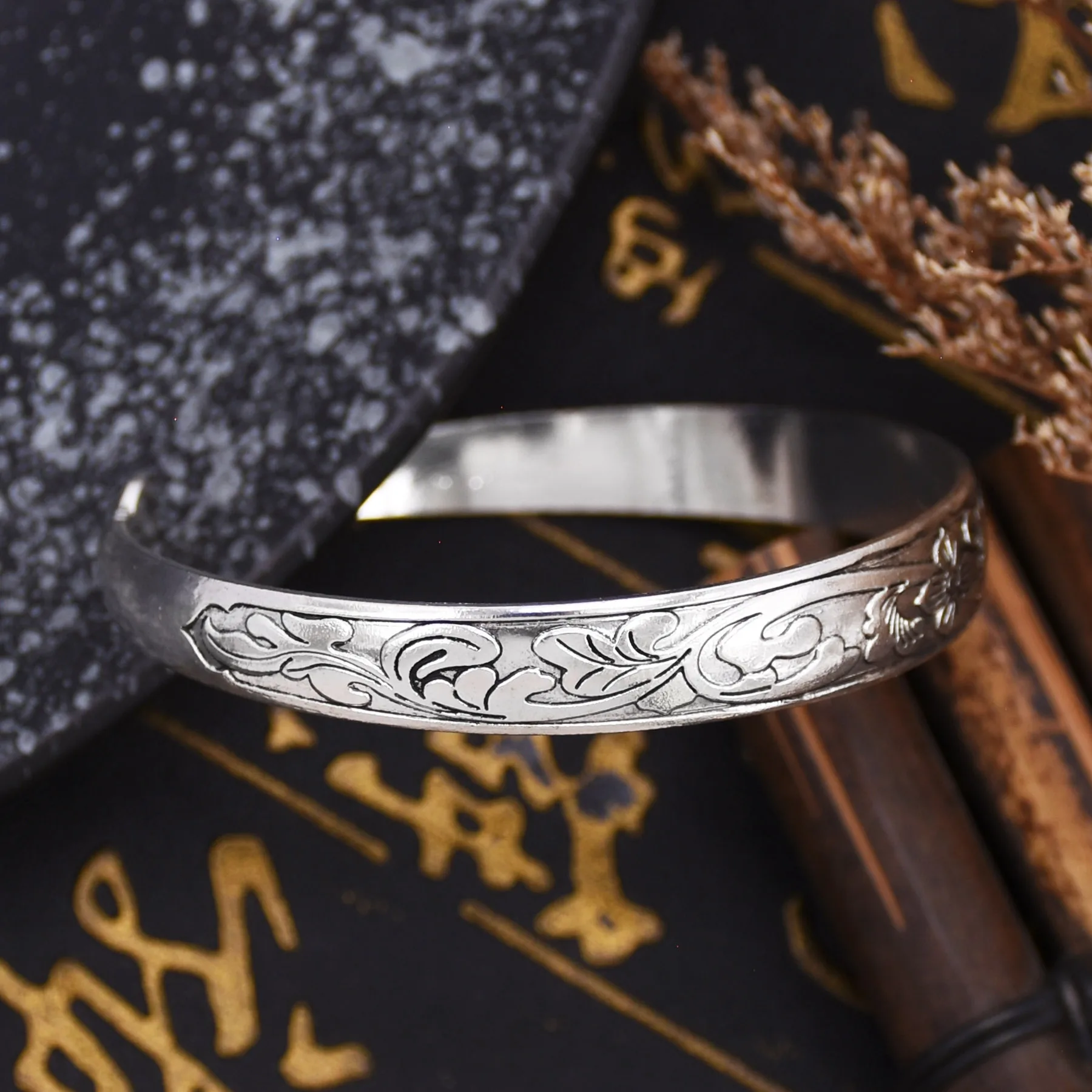 Women Cuff Bracelet Tibetan Silver Fashion Carving Vintage Boho Ethnic Bracelet Exaggerated Wide Bohemian Bracelets Female