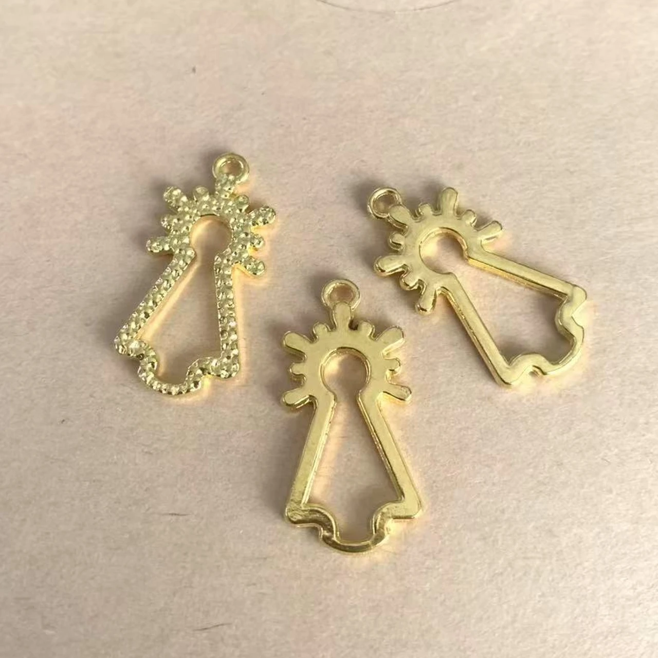 30pcs 25*13mm Hollow out NTRA SRA DEL Charms Pendant EF1841