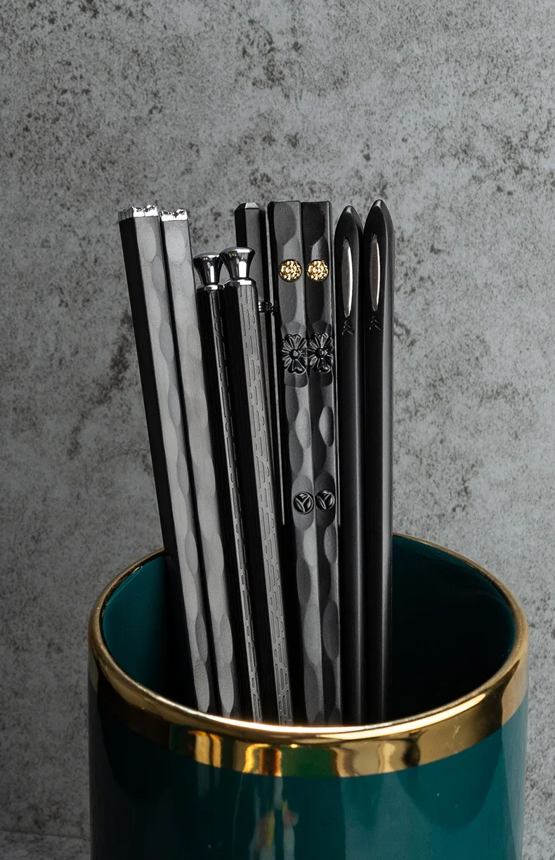 5 Pairs Japanese Chinese chopsticks Sushi Sticks Reusable Alloy Korean Chopsticks Set Healthy Alloy Tableware Palillos Chinos