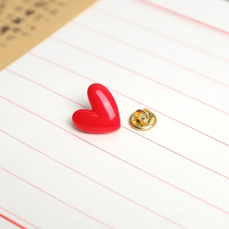 Cute Red Heart Brooches Romantic Love Heart Resin Pins Mini Decorative Pins Lovers' Gift Clothes/Bag Accessories
