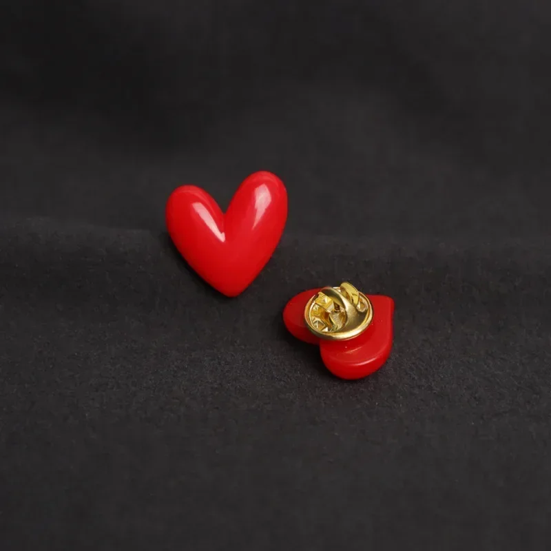 Cute Red Heart Brooches Romantic Love Heart Resin Pins Mini Decorative Pins Lovers' Gift Clothes/Bag Accessories