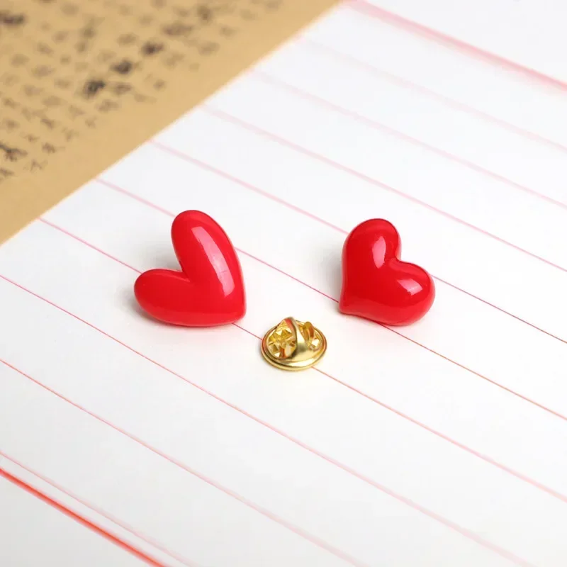 Cute Red Heart Brooches Romantic Love Heart Resin Pins Mini Decorative Pins Lovers' Gift Clothes/Bag Accessories
