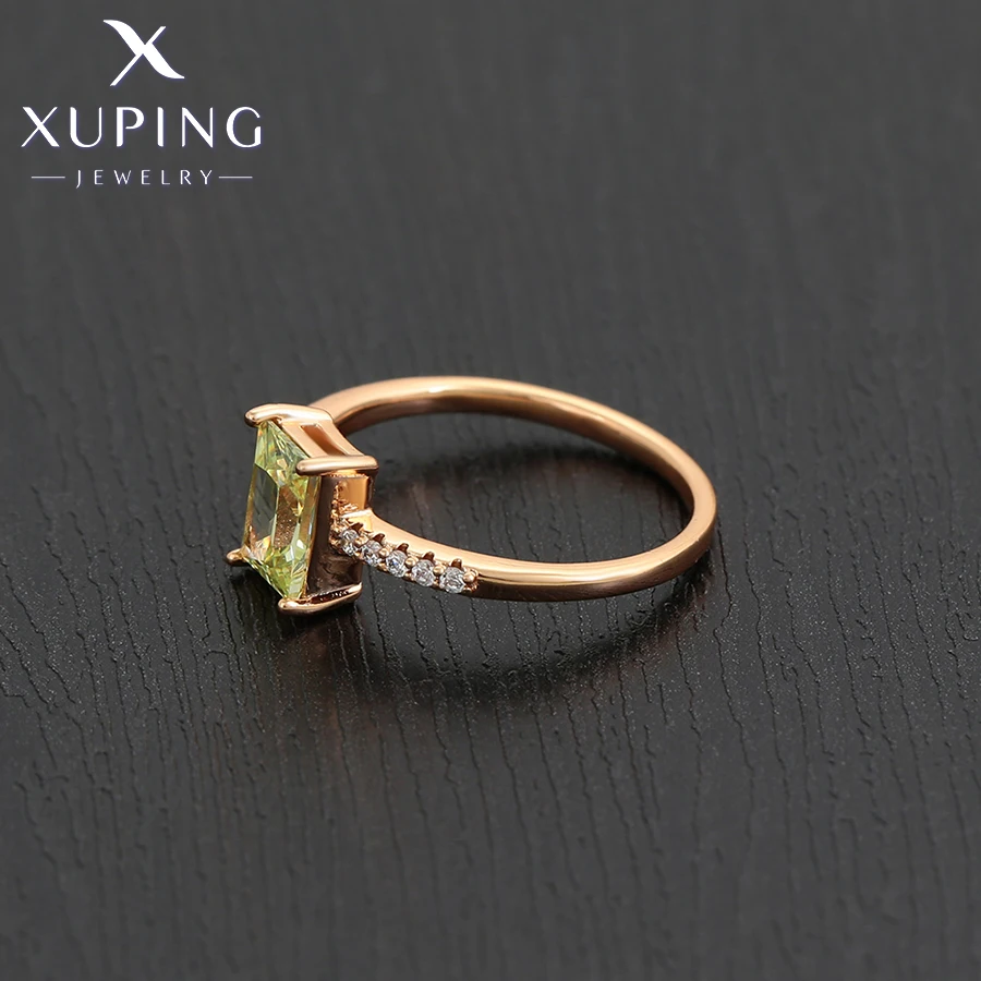 Xuping Jewelry Fashion New Arrival Square Stone Popular Elegant Gold Color Ring for Women A00918384