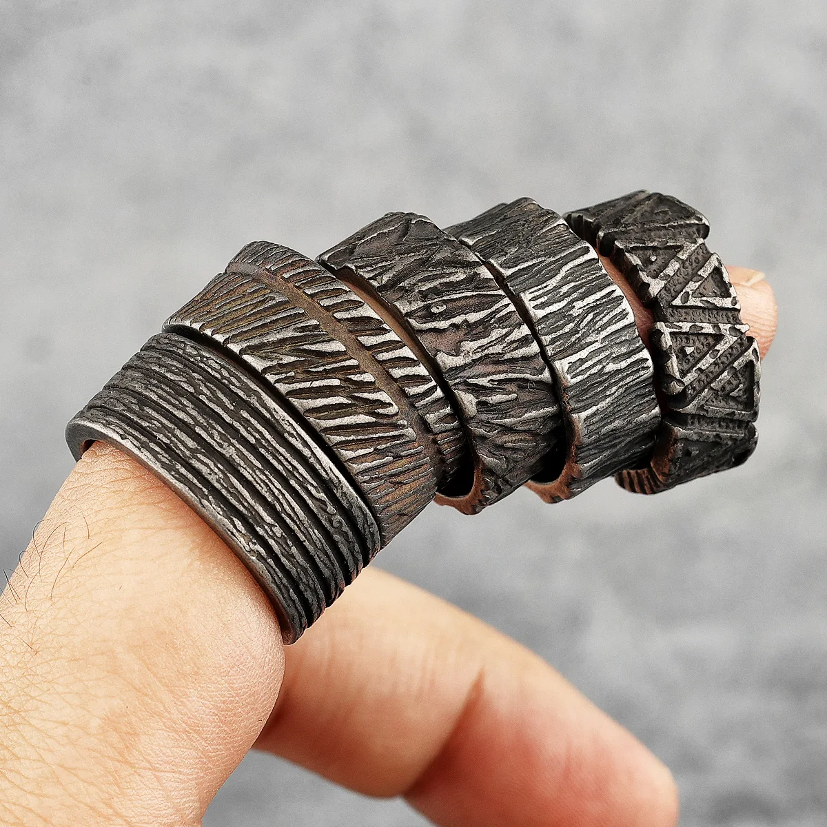 Simple Vintage Black Geometry Stainless Steel Mens Rings Trendy Charm for Male Boyfriend Biker Jewelry Creativity Gift Wholesale