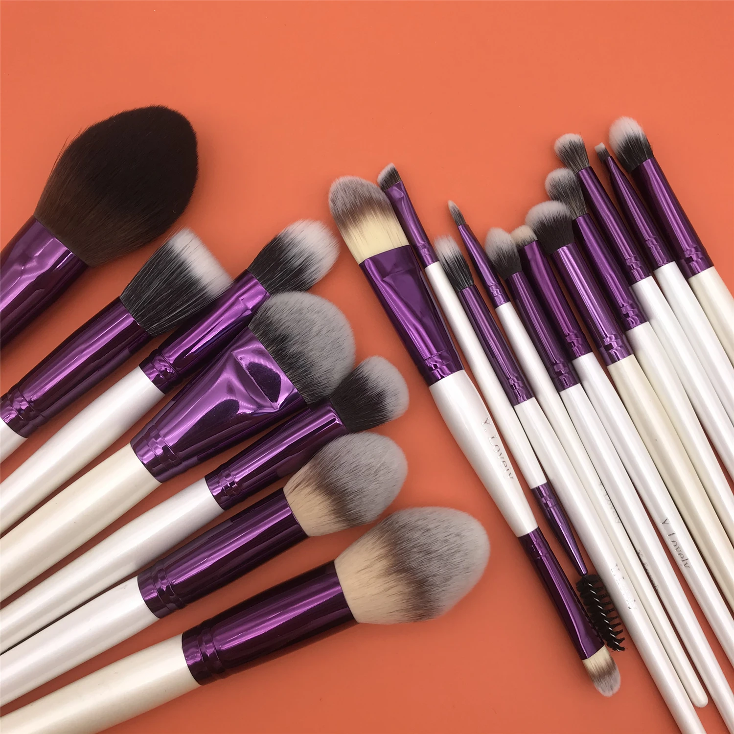 YLovely Man Ly Soft Synthetic Hair High Quality Wooden Foundation Powder Contour Blending Eyeshadow Makeup Brush Set Kit