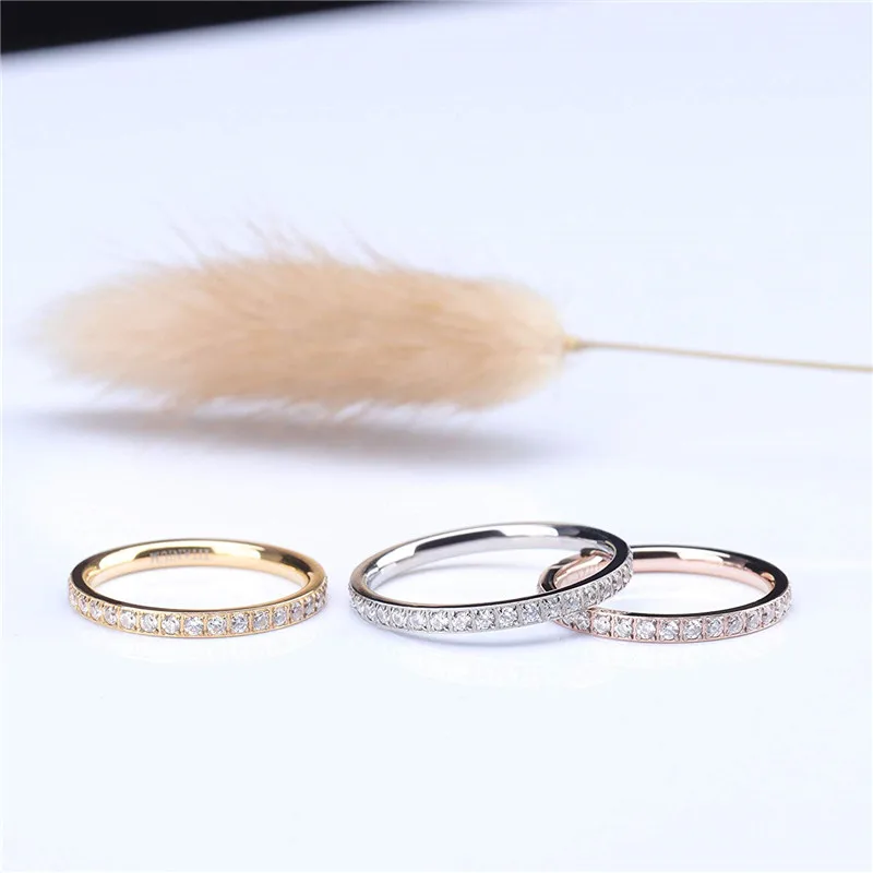 Kolmnsta 2mm Women Titanium Ring Cubic Zirconia Anniversary Wedding Engagement Band Size 4 to 13 bagues pour femme