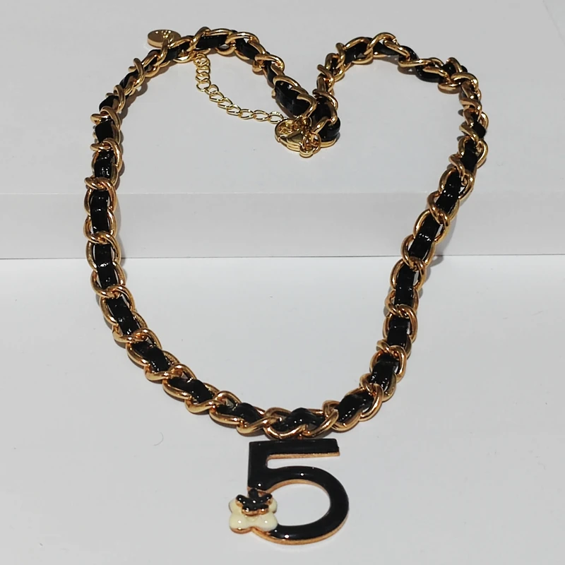 Korean  Luxury Jewelry Big Letter Five V Shape Circle Pearl Earrings For Women  Wholesale
