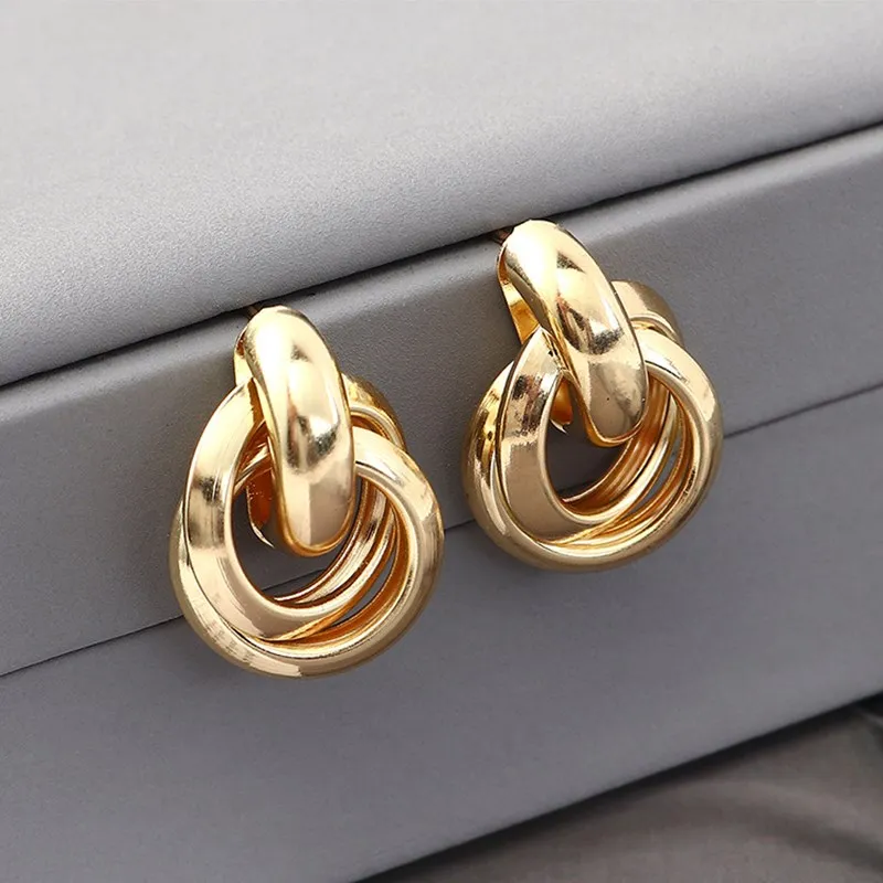 New Fashion Small Stud Earrings for Women Gold Color Metal Twisted Statement Earring Classic Simple Beautiful Jewelry Wholesale