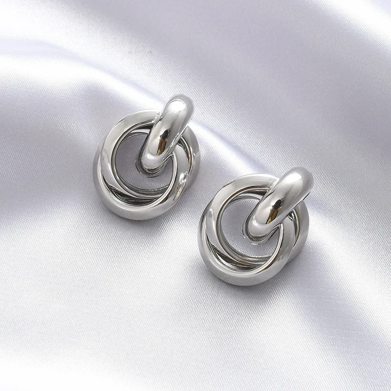 New Fashion Small Stud Earrings for Women Gold Color Metal Twisted Statement Earring Classic Simple Beautiful Jewelry Wholesale