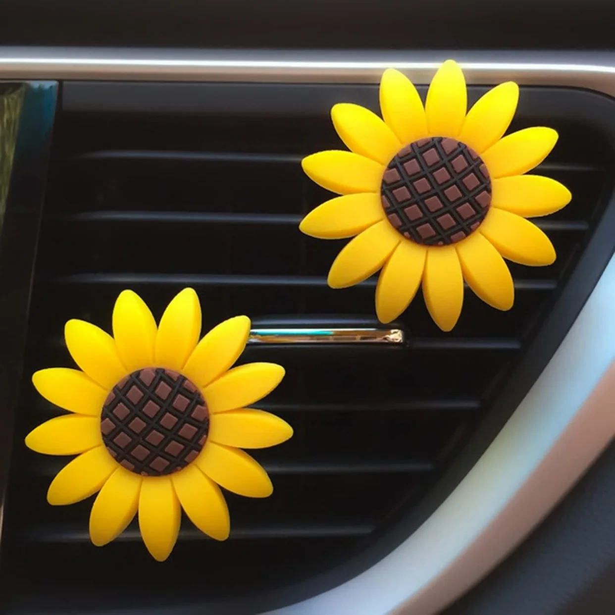 2Pcs Cute Sunflower Car Decoration Air Freshener Accessories For Women Interior Vent Clip