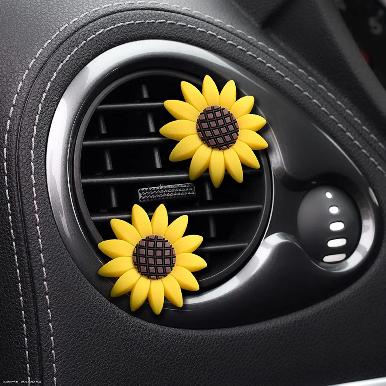 2Pcs Cute Sunflower Car Decoration Air Freshener Accessories For Women Interior Vent Clip