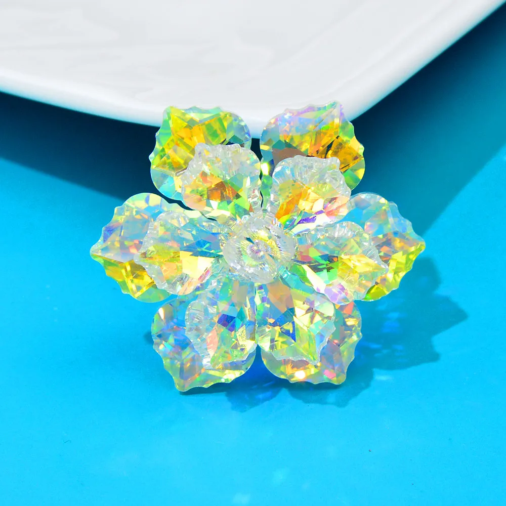 CINDY XIANG Shining Crystal Flower Brooches For Women Handmade Winter Fashion Pin 20 Colors Available Party Accessories