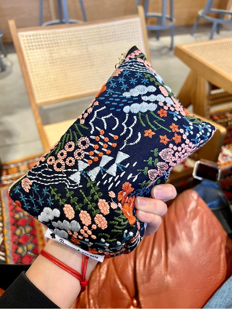 Floral Embroidered Makeup Bag Vacation Fabric Small Handbag Girls Travel Business Trip Portable Zipper Storage Bag